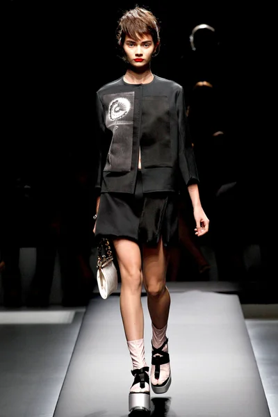 Look 3